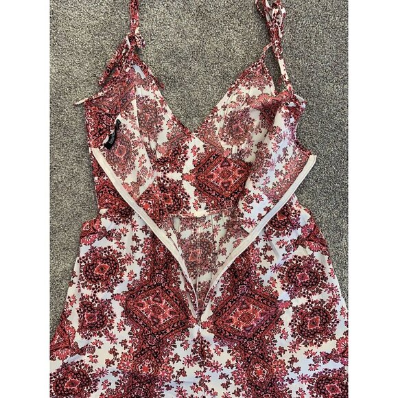 Boohoo Women’s Jumpsuit Size 4 Red White Back Zipper V-Neck Spaghetti Straps GUC - Picture 6 of 11